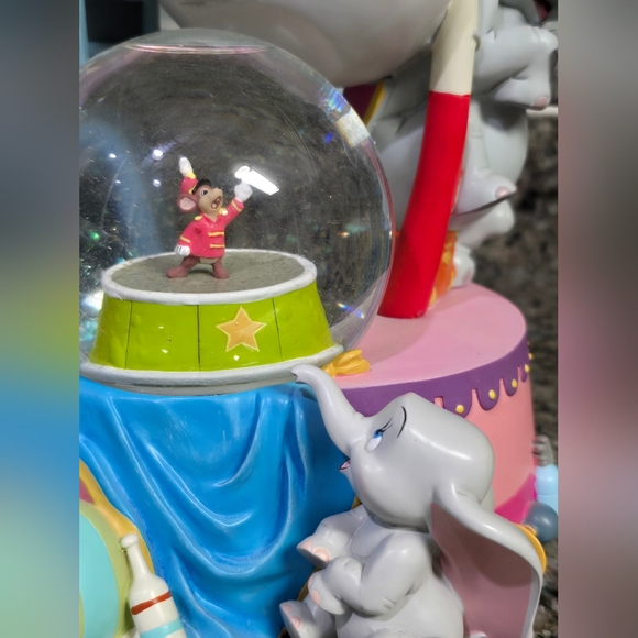 RARE HTF Disney Dumbo Elephant Circus Wind Up Musical Snow Globe - Picture 3 of 5